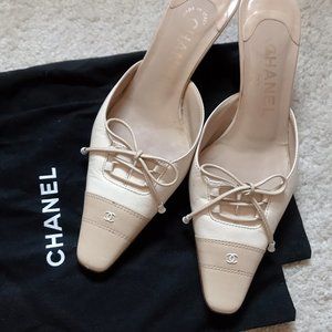 CHANEL Beige Leather Mules w. Kitten Heels